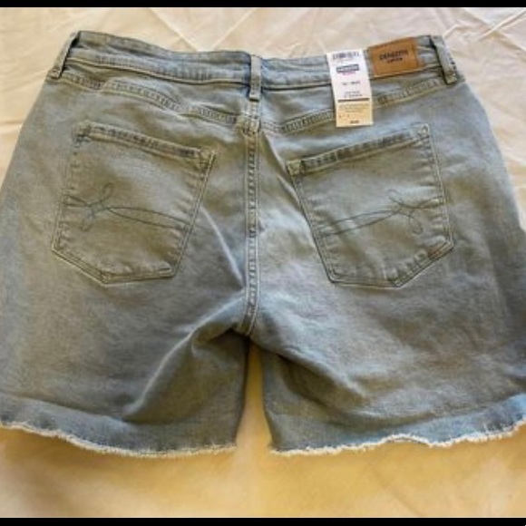 Levi Denizen Woman’s Mid-Rise jean shorts Size 12 W31 - Picture 2 of 4